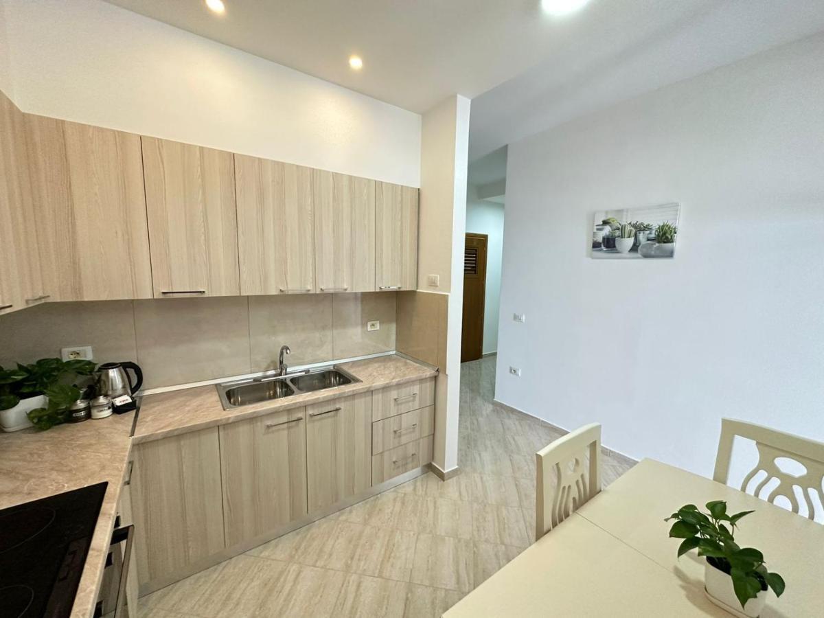 Vlorë Trea Accomodations - Port Side מראה חיצוני תמונה